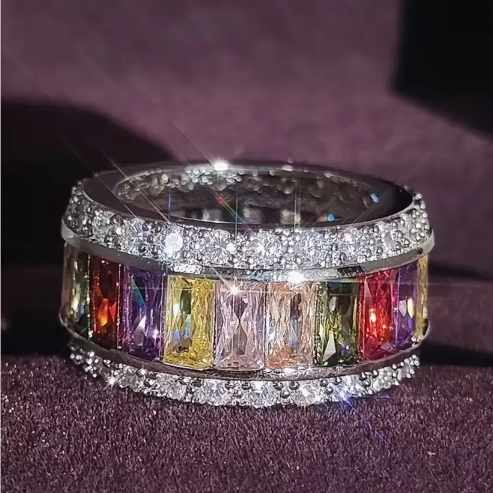 🩷 Stunning New ring with bands of colored crystals & rhinestones size 7 & 8 🩷